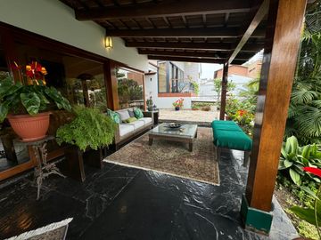 VENTA CASA CAMACHO (espalda colegio Roosevelt)
