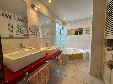 VENTA CASA CAMACHO (espalda colegio Roosevelt)
