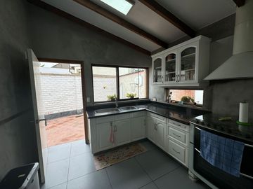 VENTA CASA CAMACHO (espalda colegio Roosevelt)