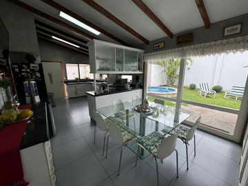 VENTA CASA CAMACHO (espalda colegio Roosevelt)