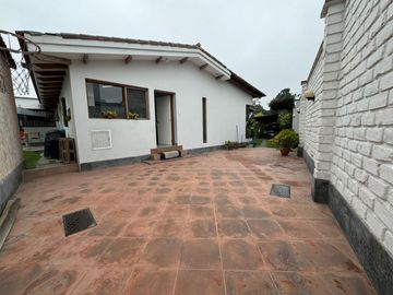 VENTA CASA CAMACHO (espalda colegio Roosevelt)