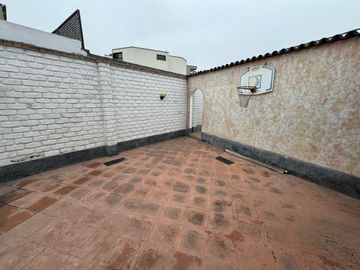 VENTA CASA CAMACHO (espalda colegio Roosevelt)