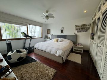 VENTA CASA CAMACHO (espalda colegio Roosevelt)