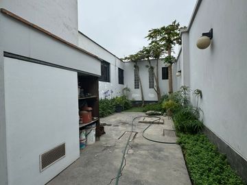 VENTA CASA CAMACHO (espalda colegio Roosevelt)