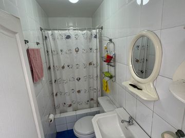 VENTA CASA CAMACHO (espalda colegio Roosevelt)