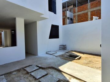 Casa en Venta Miraflores Country Club Los Lirios Mz Bh Lote 21 $125 Mil Dólares ID 1112132