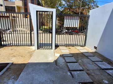 Casa en Venta Miraflores Country Club Los Lirios Mz Bh Lote 21 $125 Mil Dólares ID 1112132