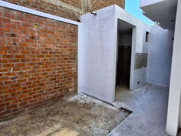 Casa en Venta Miraflores Country Club Los Lirios Mz Bh Lote 21 $125 Mil Dólares ID 1112132
