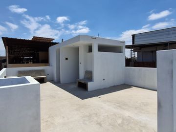 Casa en Venta Miraflores Country Club Los Lirios Mz Bh Lote 21 $125 Mil Dólares ID 1112132