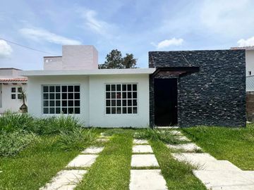 CASA EN UN NIVEL EN  VENTA