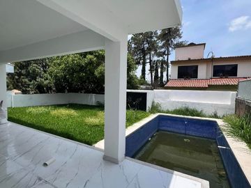 CASA EN UN NIVEL EN  VENTA
