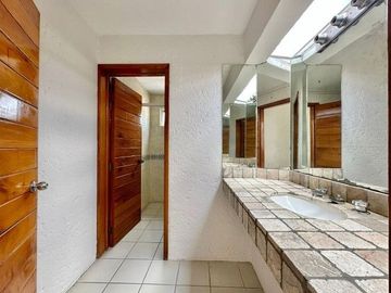 Casa de 4 recamaras, mas Jardín en El Tejar, Murillo Vidal.