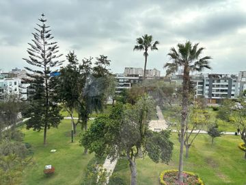 VENDO IMPECABLE DUPLEX FRENTE A PARQUE -  LA FLORESTA MONTERRICO
