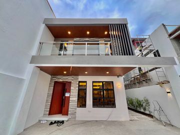 BRAND NEW LUXURIOUS SINGLE HOUSE AND LOT WITH MODERN INTERIOR LOCATED INSIDE BF RESORT