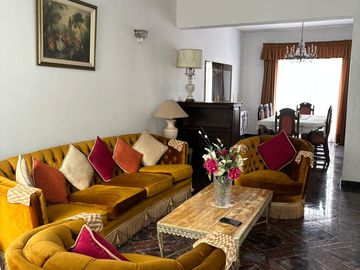 VENDO CASA EN ZONA RESIDENCIAL FRENTE A PARQUE PUEBLO LIBRE