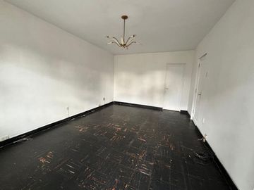 VENDO CASA EN ZONA RESIDENCIAL FRENTE A PARQUE PUEBLO LIBRE