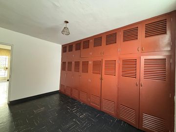 VENDO CASA EN ZONA RESIDENCIAL FRENTE A PARQUE PUEBLO LIBRE