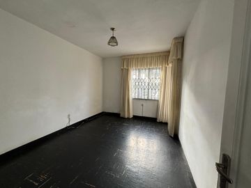 VENDO CASA EN ZONA RESIDENCIAL FRENTE A PARQUE PUEBLO LIBRE