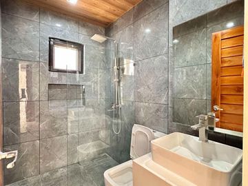 FOR SALE NEWLY BUILT MARVELOUS DESIGN 3 STOREY HOUSE IN BATANGAS