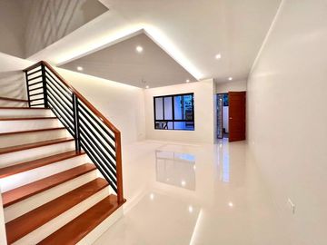 FOR SALE PRE-SELLING MAJESTIC DESIGN TRIPLEX TOWNHOUSE IN PILAR VILLAGE