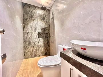 FOR SALE PRE-SELLING MAJESTIC DESIGN TRIPLEX TOWNHOUSE IN PILAR VILLAGE