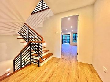 FOR SALE PRE-SELLING MAJESTIC DESIGN TRIPLEX TOWNHOUSE IN PILAR VILLAGE