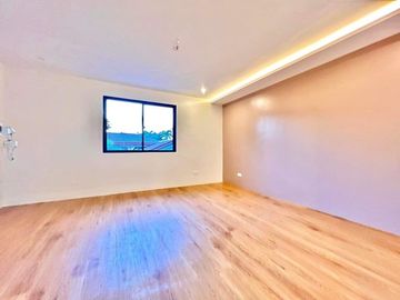 FOR SALE PRE-SELLING MAJESTIC DESIGN TRIPLEX TOWNHOUSE IN PILAR VILLAGE