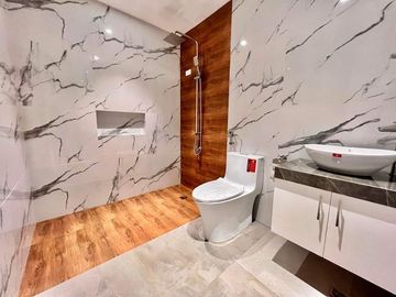 FOR SALE PRE-SELLING MAJESTIC DESIGN TRIPLEX TOWNHOUSE IN PILAR VILLAGE