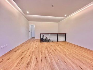 FOR SALE PRE-SELLING MAJESTIC DESIGN TRIPLEX TOWNHOUSE IN PILAR VILLAGE