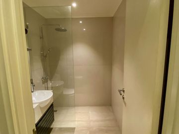 SEWA TAHUNAN APARTEMEN MANSION MEWAH FURNISHED NEW GRESS WATERPLACE RESIDENCE