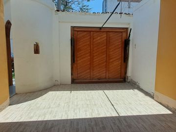 SE VENDE CASA EN URB. INGENIEROS CHICLAYO