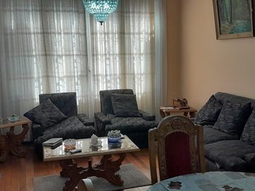 SOLIDA CASA  UN PISO TRADICIONAL COMUNA DE  SAN MIGUEL. ANTEJARDIN Y PATIO