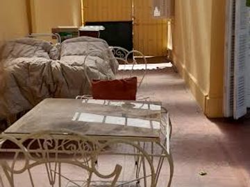 SOLIDA CASA  UN PISO TRADICIONAL COMUNA DE  SAN MIGUEL. ANTEJARDIN Y PATIO