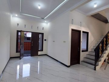 rumah baru siap huni mewah 2 lantai di dekat stadion maguwoharjo