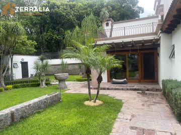 Casa en Venta en Alamos 1a sección estilo mexicano amplio jardin