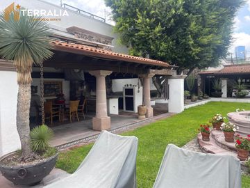Casa en Venta en Alamos 1a sección estilo mexicano amplio jardin
