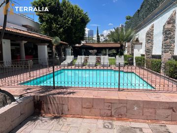 Casa en Venta en Alamos 1a sección estilo mexicano amplio jardin