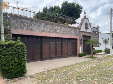 Casa en Venta en Alamos 1a sección estilo mexicano amplio jardin