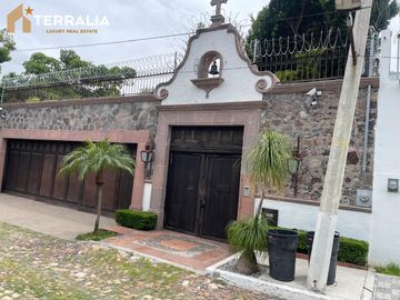 Casa en Venta en Alamos 1a sección estilo mexicano amplio jardin