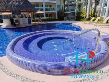 Departamento en venta con terraza, vista a los jardines y albercas