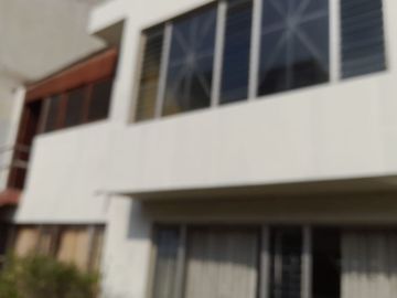 VENDO CASA  CERCA A PRIMAVERA  392M2. (PRECIO CONVERSABLE)