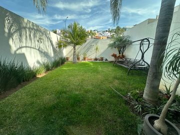 CASA EN VENTA EN LOMAS DE LAS AMERICAS HAB. EN PLANTA BAJA