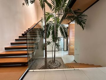 CASA EN VENTA EN LOMAS DE LAS AMERICAS HAB. EN PLANTA BAJA