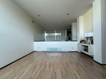 CASA EN VENTA EN LOMAS DE LAS AMERICAS HAB. EN PLANTA BAJA
