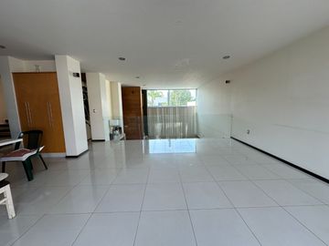 CASA EN VENTA EN LOMAS DE LAS AMERICAS HAB. EN PLANTA BAJA
