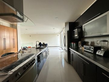 CASA EN VENTA EN LOMAS DE LAS AMERICAS HAB. EN PLANTA BAJA