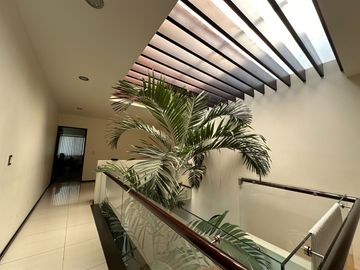 CASA EN VENTA EN LOMAS DE LAS AMERICAS HAB. EN PLANTA BAJA