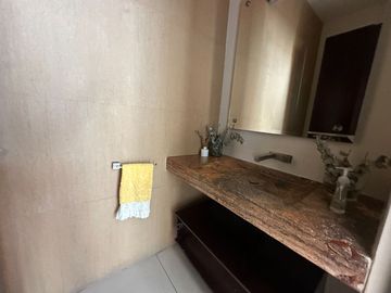 CASA EN VENTA EN LOMAS DE LAS AMERICAS HAB. EN PLANTA BAJA