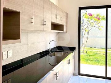 Casa Minimalista con Roof Top, Jardín y Alberca en Privada de Lujo $8,490,000 MXN