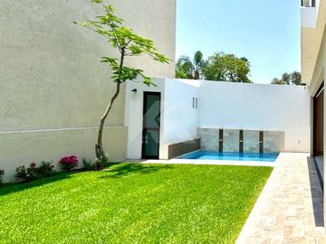 Casa Minimalista con Roof Top, Jardín y Alberca en Privada de Lujo $8,490,000 MXN
